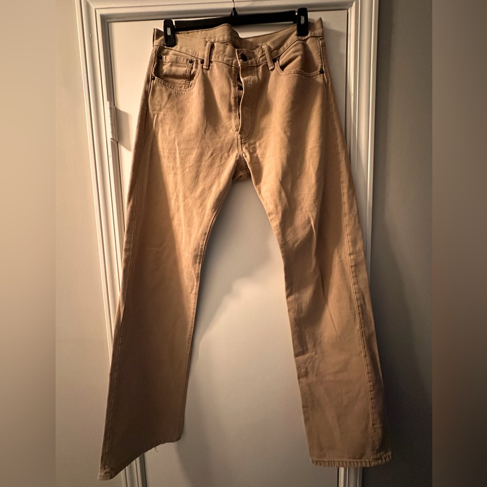 Item: Pants, Brand: Levi’s, Color: Tan, Material: Cotton, Style: 501
